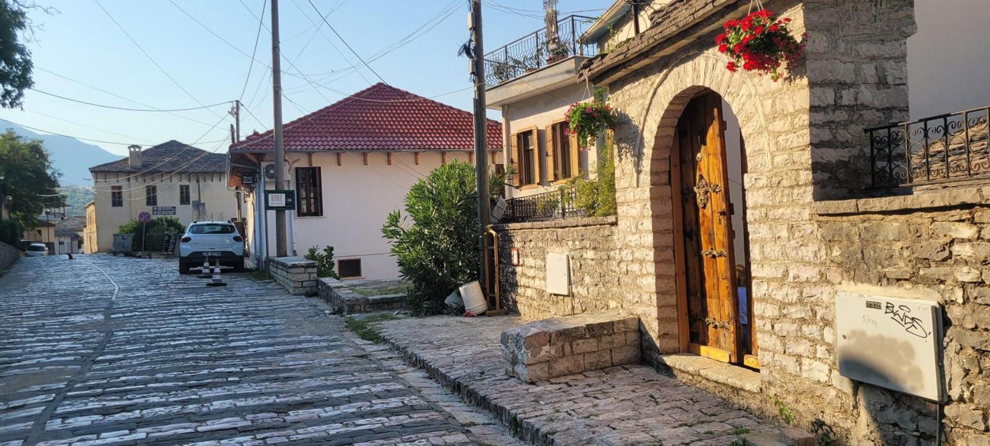 Guest House Emily Gjirokastër Exterior foto