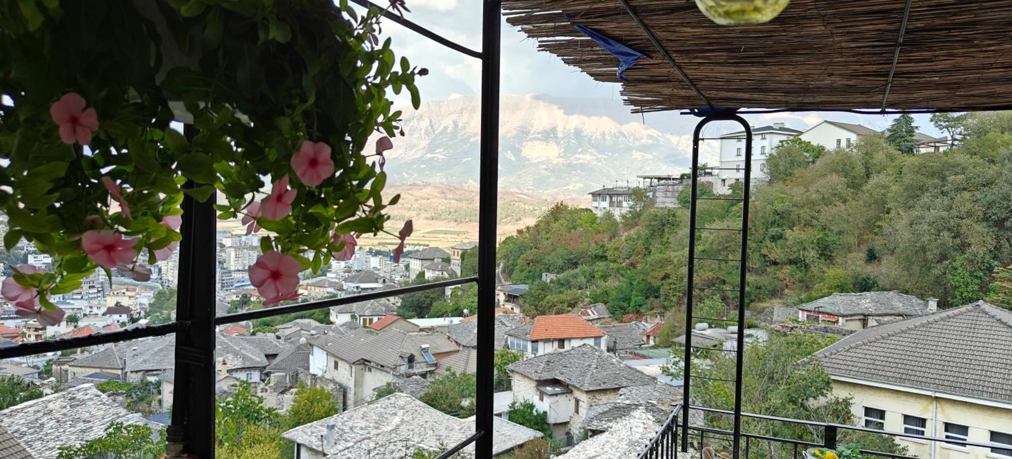 Guest House Emily Gjirokastër Exterior foto